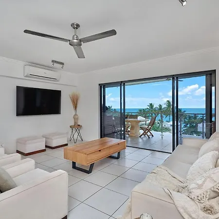 Stunning 2-3 Bed Penthouse Glorious Ocean Views Apartment Trinity Beach Exterior photo
