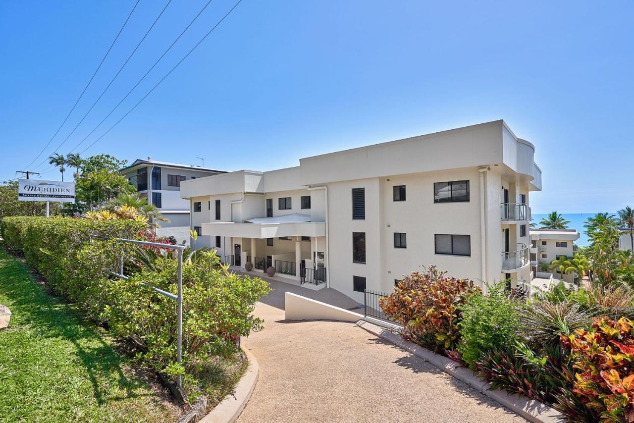 Stunning 2-3 Bed Penthouse Glorious Ocean Views * Trinity Beach