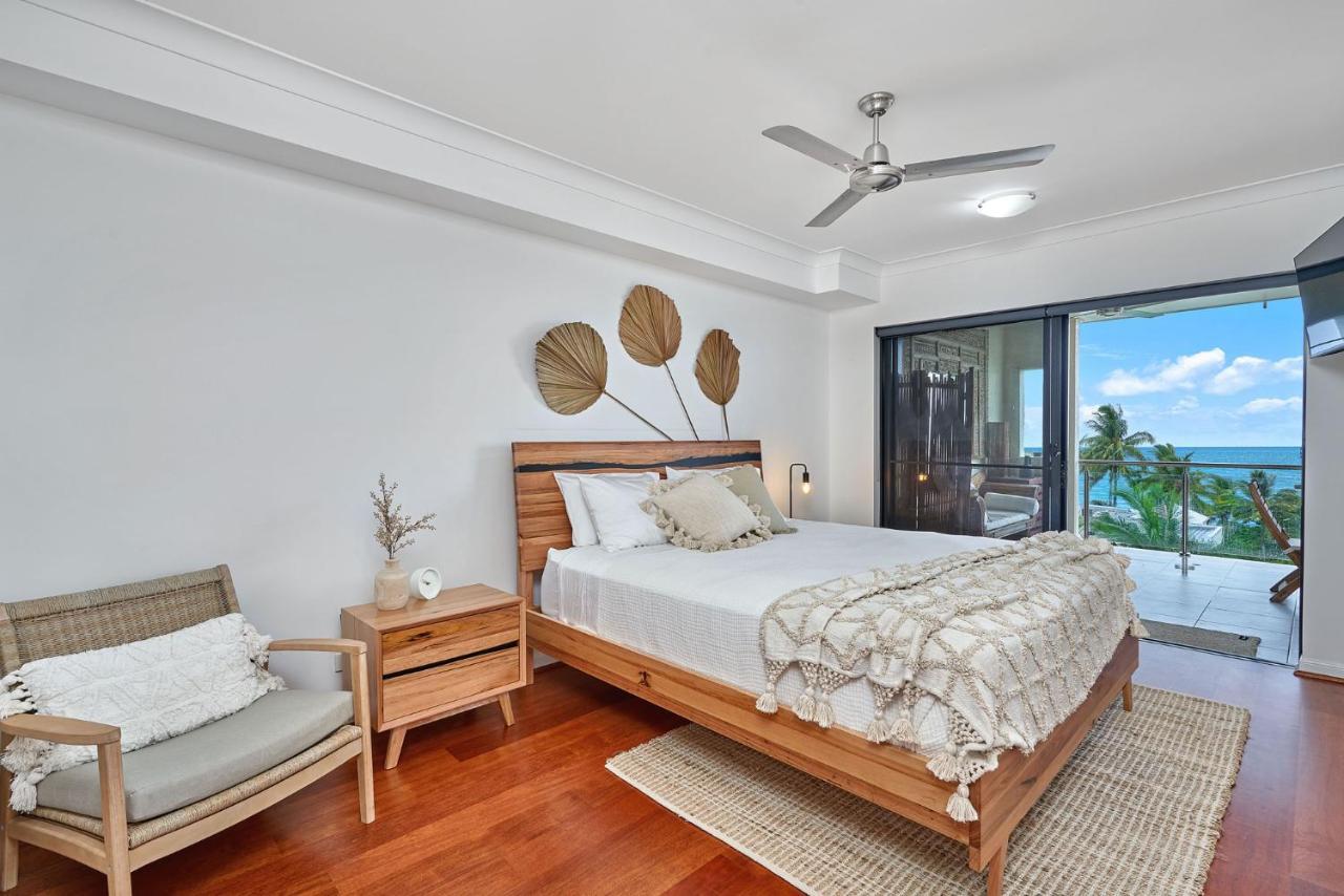 Stunning 2-3 Bed Penthouse Glorious Ocean Views Trinity Beach